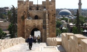 Сирийската армия навлиза в стратегически район край Алепо след изтегляне на кюрдите