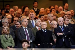 Феновете на „Реал“ искат оставката на Перес, Винисиус плаче след освирквания