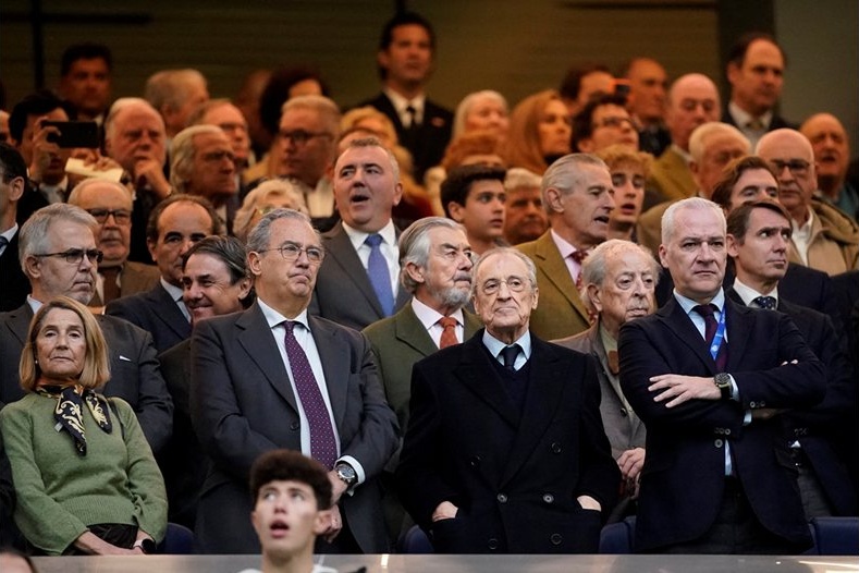 Феновете на „Реал“ искат оставката на Перес, Винисиус плаче след освирквания