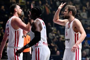 Александър Везенков изведе „Олимпиакос“ до 14-а поредна победа в Гърция