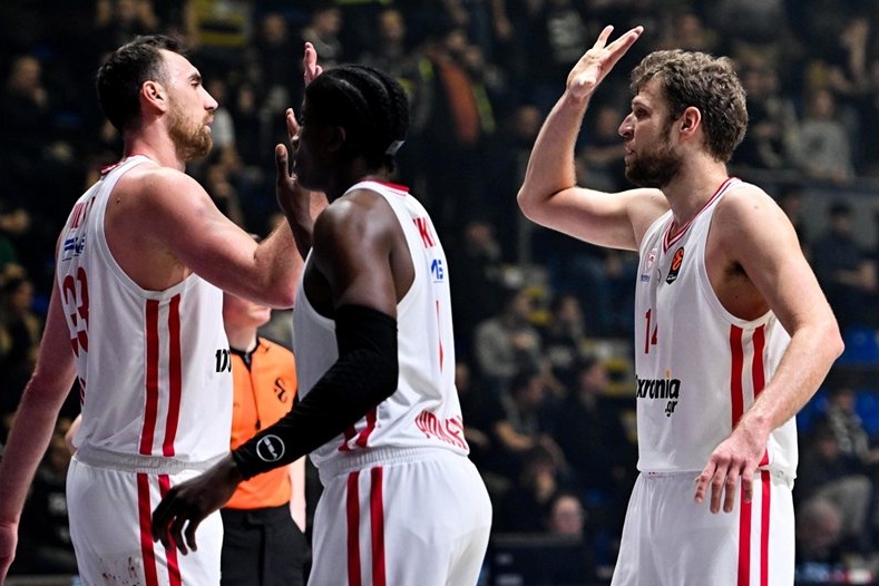 Александър Везенков изведе „Олимпиакос“ до 14-а поредна победа в Гърция