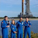 Ракетата SLS на НАСА пое към стартовата площадка за мисия до Луната