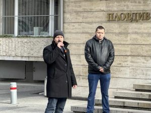 Близки на убития Пейо Пеев протестират: Габриела Славова се движи свободно, гривната ѝ се изключва