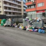 Камари боклуци заливат „Изгрев“ въпреки уверенията на кмета