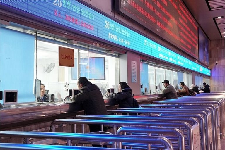 Китай: Започна продажбата на билети за Пролетния празник на фона на очакван рекорден пътникопоток