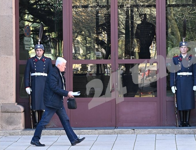 Напрежение в Президентството часове преди обръщението на Румен Радев