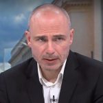 Доц. Петър Чолаков: Радев рискува загуба без собствена партия, но може да изчака до 2027 г.