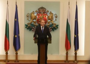 Радев подава оставка, Йотова става първата жена президент