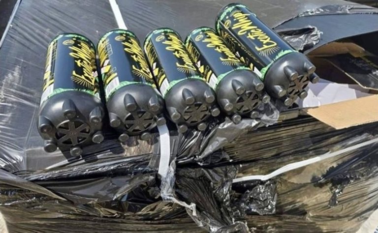 Двама мъже задържани в Братаница с 30 флакона райски газ Двама мъже задържани в Братаница с 30 флакона райски газ