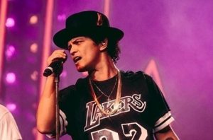 Бруно Марс детронира Тейлър Суифт от върха на Billboard Hot 100 с новия си хит