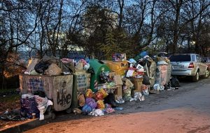 Непалци ще чистят боклука в „Изгрев“ след саботаж на служители