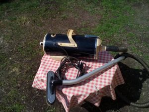 88-годишен мъж в Перник измамен с 4800 лв. за прахосмукачка