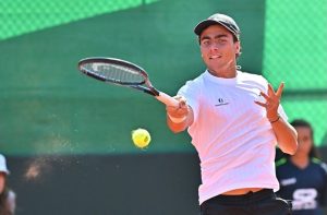 Световният шампион Иван Иванов стартира с убедителна победа в Манакор