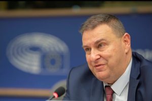 Емил Радев: Който няма право да остане, да бъде върнат незабавно