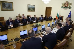 Мултифондове за вторите пенсии: Парите отиват в магистрали, заплатите нагоре