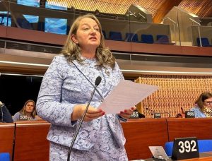 Деница Сачева: Поканата от Тръмп е адресирана към България, не към Радев