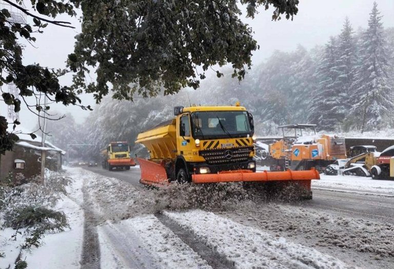 Свлачище затвори прохода Троян – Кърнаре, движението е възстановено след часове
