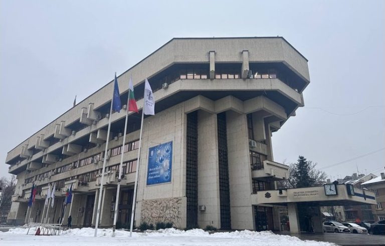 Русе обяви 23 януари за неучебен ден заради поледици и лошо време Русе обяви 23 януари за неучебен ден заради поледици и лошо време