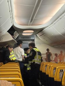 Принудително кацане в Мюнхен: Пиян българин предизвика хаос по време на полет Лондон-София