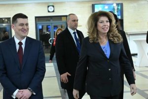 Илияна Йотова започва консултации за служебен премиер, очаква аргументи при отказ