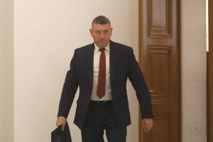 Край на фитнеса по избор: Агентите на ДАНС тръгват на задължителни походи с шефовете