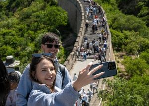 Китай отбеляза исторически рекорд: 697 милиона преминавания на границата през 2025 година