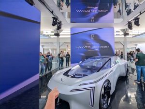 Китайската „премиум вълна” настъпва: Автомобилните гиганти атакуват Европа с технологии и лукс