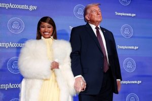 Рапърката Ники Минаж хвана Тръмп под ръка. Той: Тези нокти много ми харесват