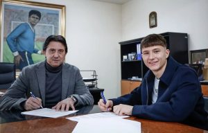 „Левски“ обвърза таланта Иво Мотев с професионален договор за три години