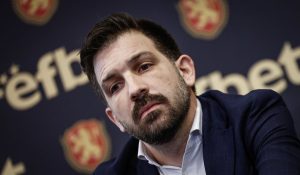 Критично състояние на стадионите у нас: Изгнили корени и гниеща почва на елитните терени