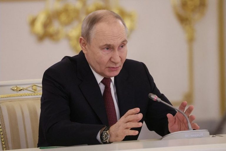 Путин: Кремъл внимателно следи ситуацията около Иран