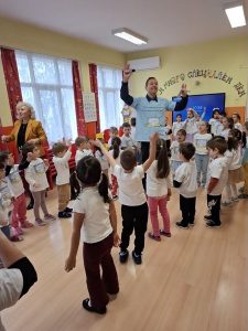 Орлин Павлов се разчувства от урок по доброта в столична детска градина