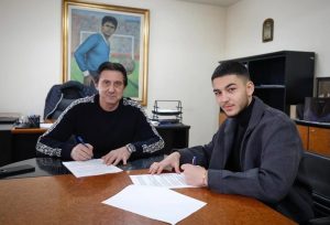 Левски подписа професионален договор със сина на Емил Ангелов-Бабангида