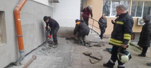 Драматично спасяване: Коте оцеля девет дни зазидано в стена на блок в Бургас