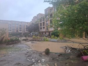 Четири месеца след потопа: Жителите на „Елените“ остават без ток и вода