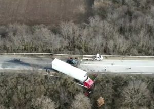 Протест и двучасова блокада на пътя Бяла - Ботевград заради войната по пътищата