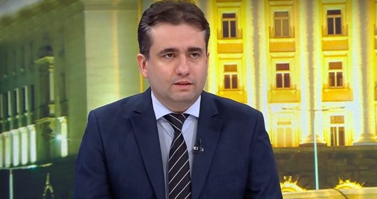 Божидар Божанов: ГЕРБ загуби европейския си облик, Радев е с неясни позиции Божидар Божанов: ГЕРБ загуби европейския си облик, Радев е с неясни позиции