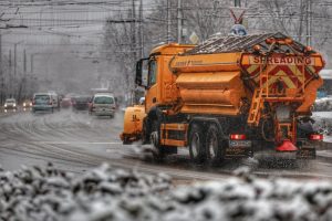 Над 100 машини чистиха сняг в София през нощта