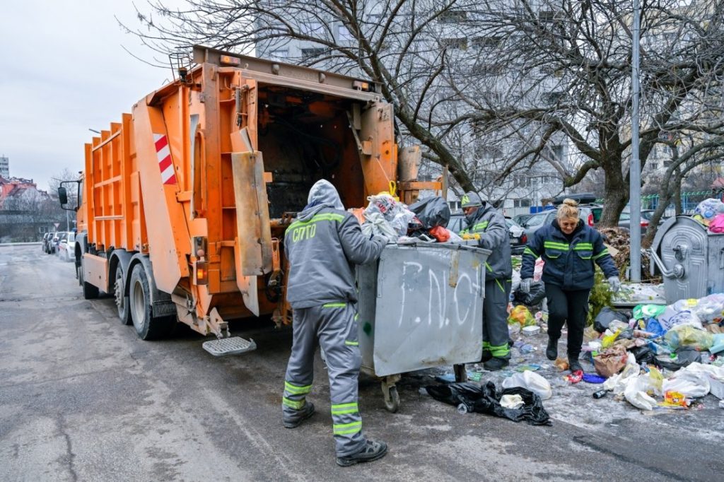 Над нормата: 126 тона отпадъци извозени от „Подуяне“ и „Слатина“ за ден