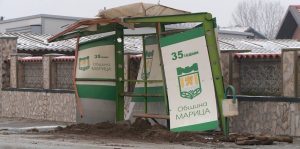 Автобус блъсна спирка в Скутаре, шофьорът избяга