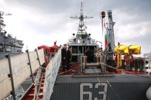 Базовият миночистач „Прибой“ отплава за мисия в Черно море