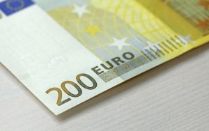 БНБ: Банкнотата от 200 евро е законно платежно средство и търговците са длъжни да я приемат