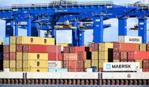 Екстремното време в Европа парализира логистиката и товарните потоци