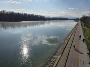 Гребният канал в Пловдив замръзна, властите засилват охраната