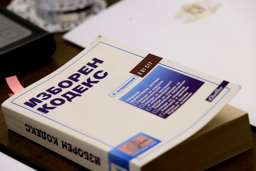 Горещ дебат за изборния вот: Машини, бюлетини или скенери за пролетните избори?