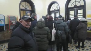 Първите европенсии предизвикаха опашки и смесени чувства, изплащането продължава до 20 януари