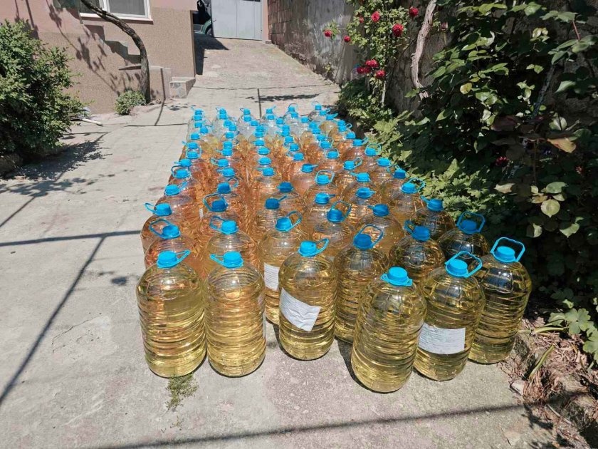 215 литра нелегален алкохол иззети от търговски обект в Мало Конаре