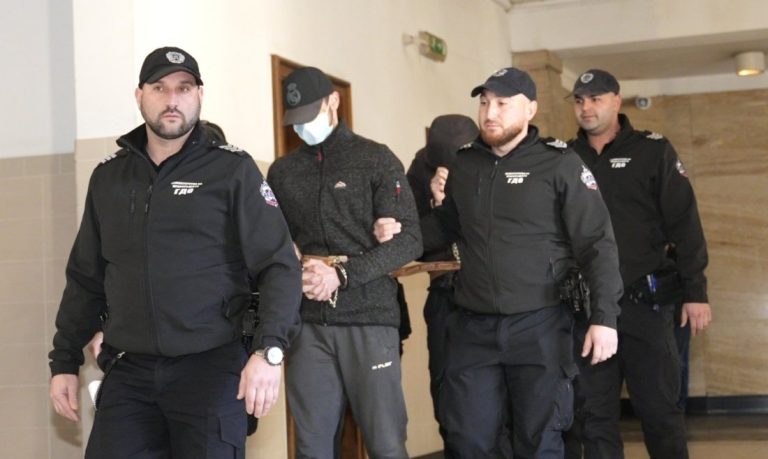 Дръзкият обир на инкасо автомобил край Ихтиман: Открити за часове, единият грабител – служител на фирмата Дръзкият обир на инкасо автомобил край Ихтиман: Открити за часове, единият грабител – служител на фирмата