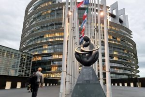 Европа отговаря на американските заплахи и гласува за Меркосур в Страсбург