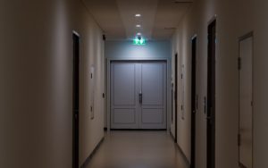 Омбудсманът иска строг регламент за връзване на психичноболни пациенти